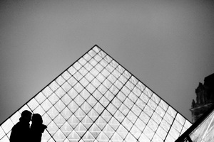 Photos de couple en noir et blanc à Paris